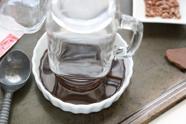 It never occurred to me until a few weeks ago to put ice cream in hot chocolate. I know it seems kind of silly, but y’all, you have to try it. A Hot Chocolate Float is an extraordinary way to have the best of both worlds.