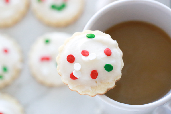 During the holidays my home is filled with sweet treats. I like baking and cooking with seasonal flavors and I love the way this Peppermint Mocha Frosting tastes on homemade sugar cookies.