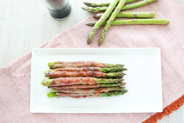 Even if you think you don't like asparagus, this Easy Prosciutto Wrapped Asparagus recipe will absolutely change your mind. The best asparagus recipe EVER!