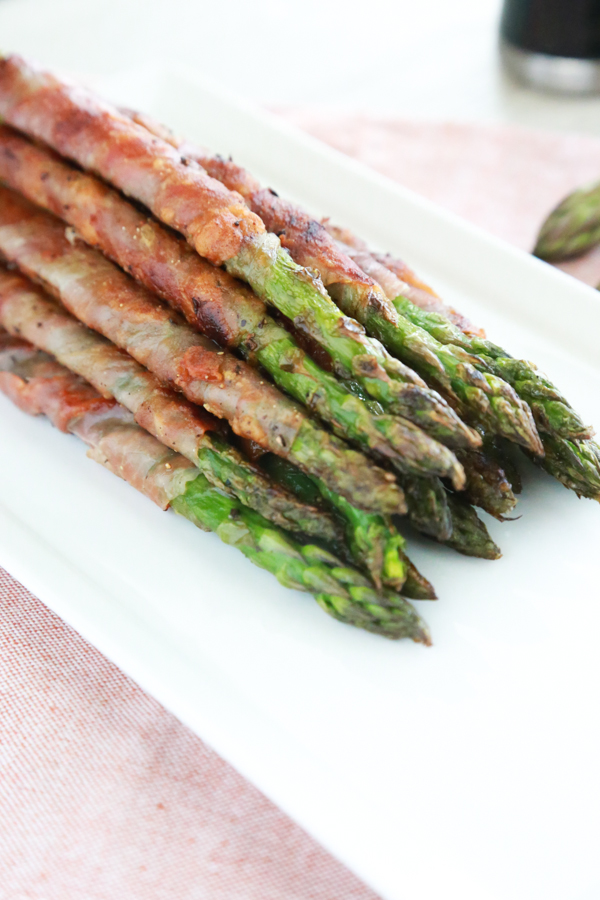 Even if you think you don't like asparagus, this Easy Prosciutto Wrapped Asparagus recipe will absolutely change your mind. The best asparagus recipe EVER!