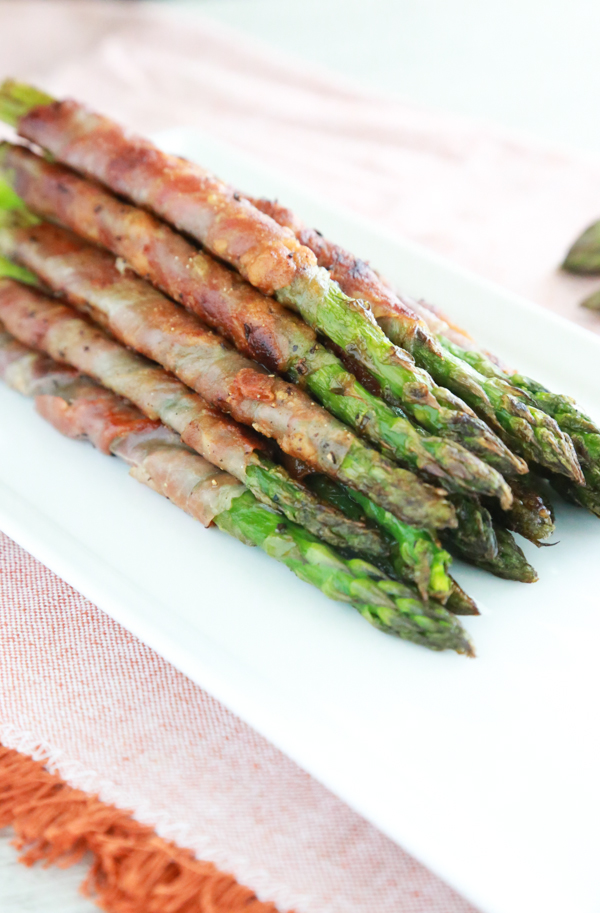 Even if you think you don't like asparagus, this Easy Prosciutto Wrapped Asparagus recipe will absolutely change your mind. The best asparagus recipe EVER!