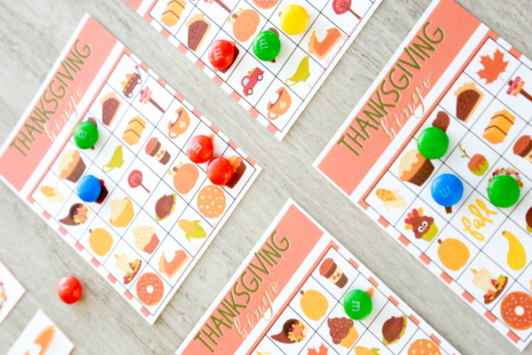 After creating my Halloween Tic Tac Toe, I thought it would be fun to start sharing more seasonal printables that you can use with your children. With the fall break coming up, Thanksgiving Bingo is a perfect way to entertain and play with your kids this holiday season.