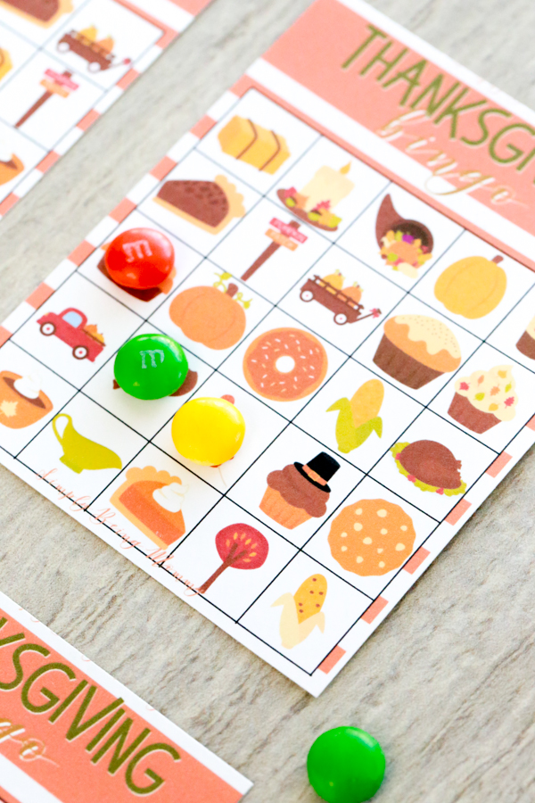 After creating my Halloween Tic Tac Toe, I thought it would be fun to start sharing more seasonal printables that you can use with your children. With the fall break coming up, Thanksgiving Bingo is a perfect way to entertain and play with your kids this holiday season.