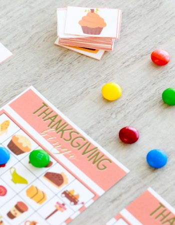 After creating my Halloween Tic Tac Toe, I thought it would be fun to start sharing more seasonal printables that you can use with your children. With the fall break coming up, Thanksgiving Bingo is a perfect way to entertain and play with your kids this holiday season.