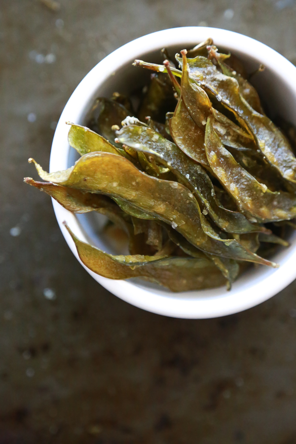 Using fresh, organic snap peas, you can make the most delectable batch of "chips" you've ever had. Learn how to make these Homemade Snap Pea Chips in under a minute with this video.