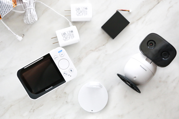 everything that is included in the panasonic long-range baby monitor box