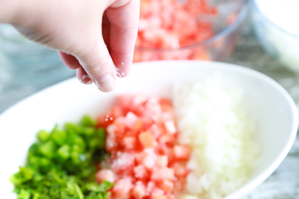 Making homemade pico de gallo is so easy. Click through for my easy homemade pico de gallo recipe.