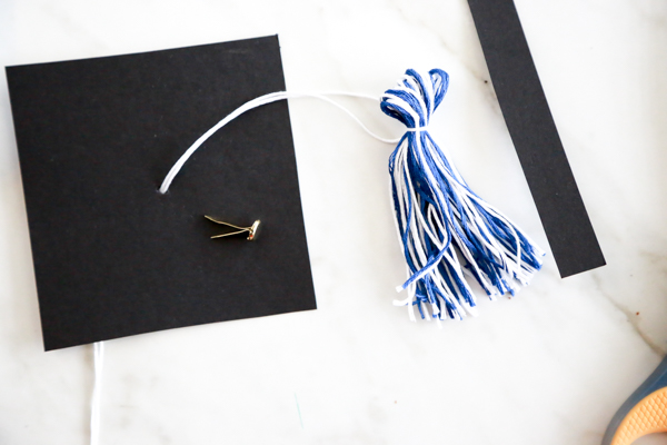 Surprise the deserving graduate with this adorable Mason Jar Graduation Hat Gift Idea filled with dollar bill diplomas.