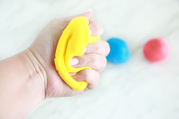 If you're looking for a fun and easy way to keep the kids entertained, this easy to make Marshmallow Play Dough doesn't disappoint. You probably already have the ingredients you need in the pantry.