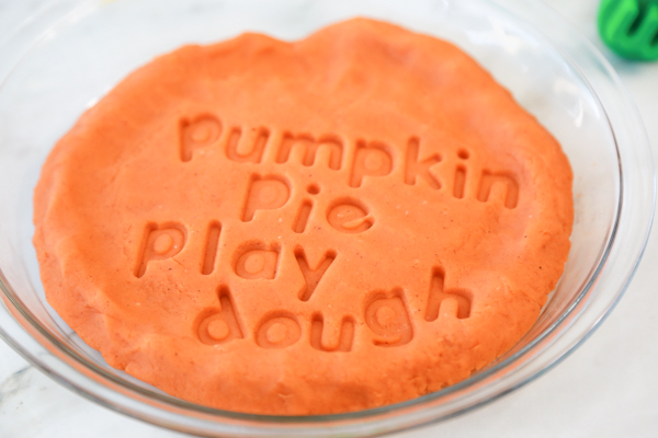 how to make pumpkin pie play dough