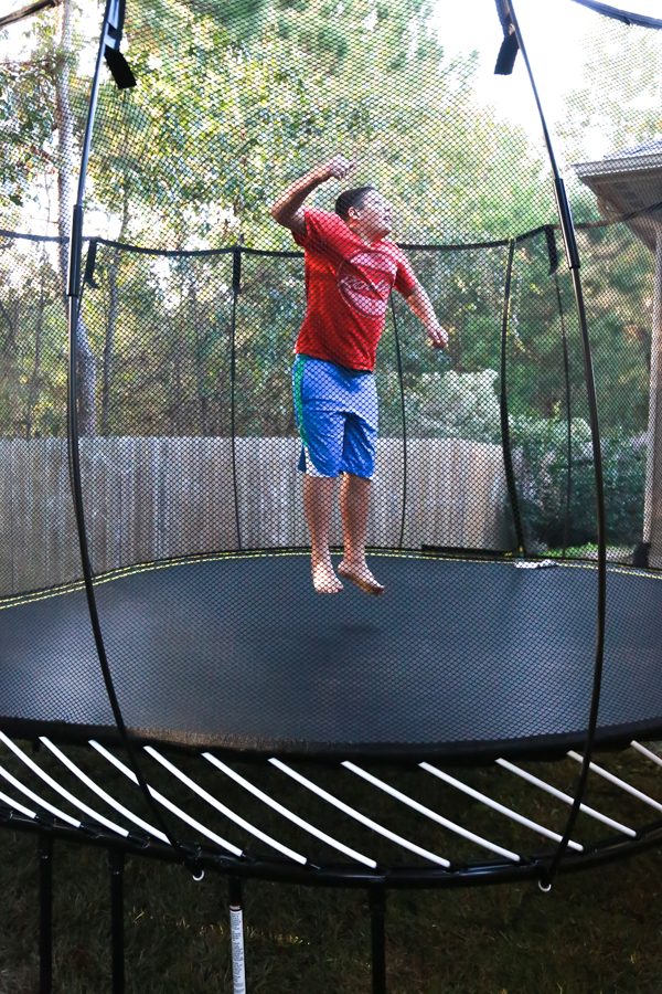 It's really easy to be obsessed with things beyond our control. It's likely that I'm the World's Worst at it. But I'm not letting those things bring me down this year, y'all. My family and I are taking a time out with Springfree Trampoline this holiday season by keeping things simple and fun.